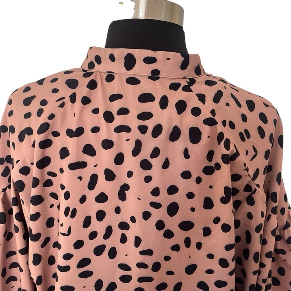 Tan and black cheetah print puff sleeve button down satin blouse M - Picture 8 of 11